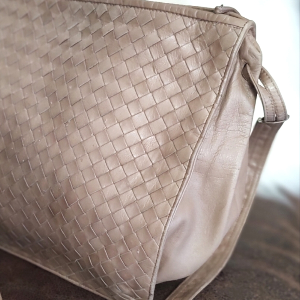 BOTTEGA VENETA Vintage Intrecciato Woven Lamb Leather Shoulder Crossbody Bag - Picture 9 of 16